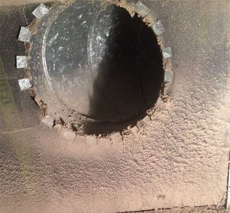 A round duct collar before cleaning